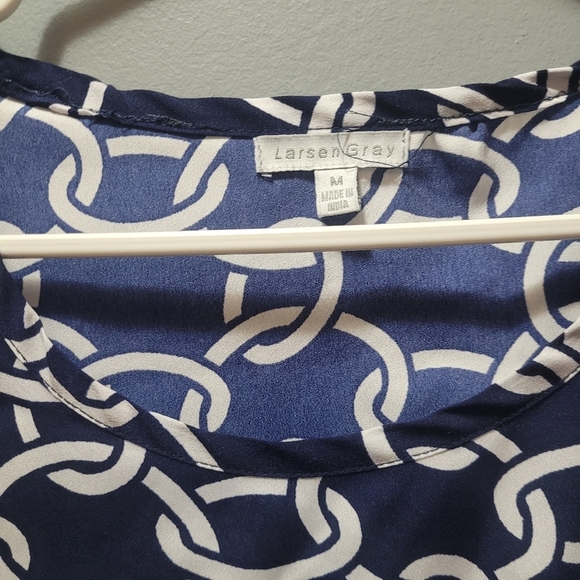 Larsen Gray Blue and White Chain Print Short Sleeve Top - Picture 3 of 5